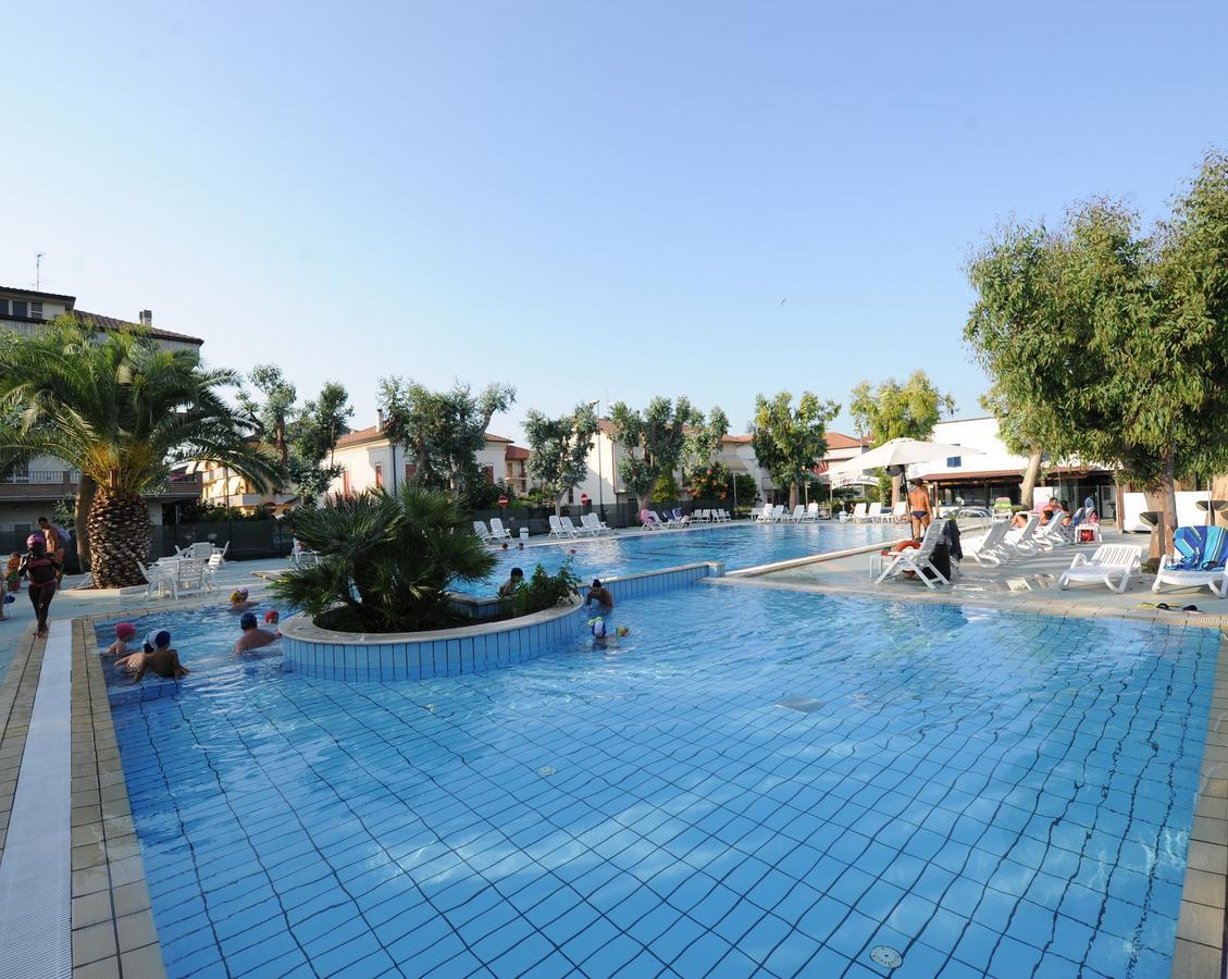 Camping & Village Eucaliptus Alba Adriatica Exterior photo