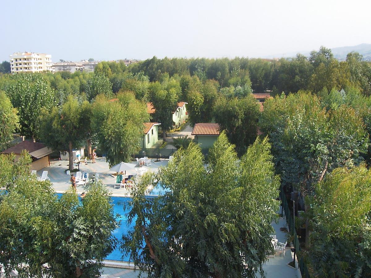 Camping & Village Eucaliptus Alba Adriatica Exterior photo