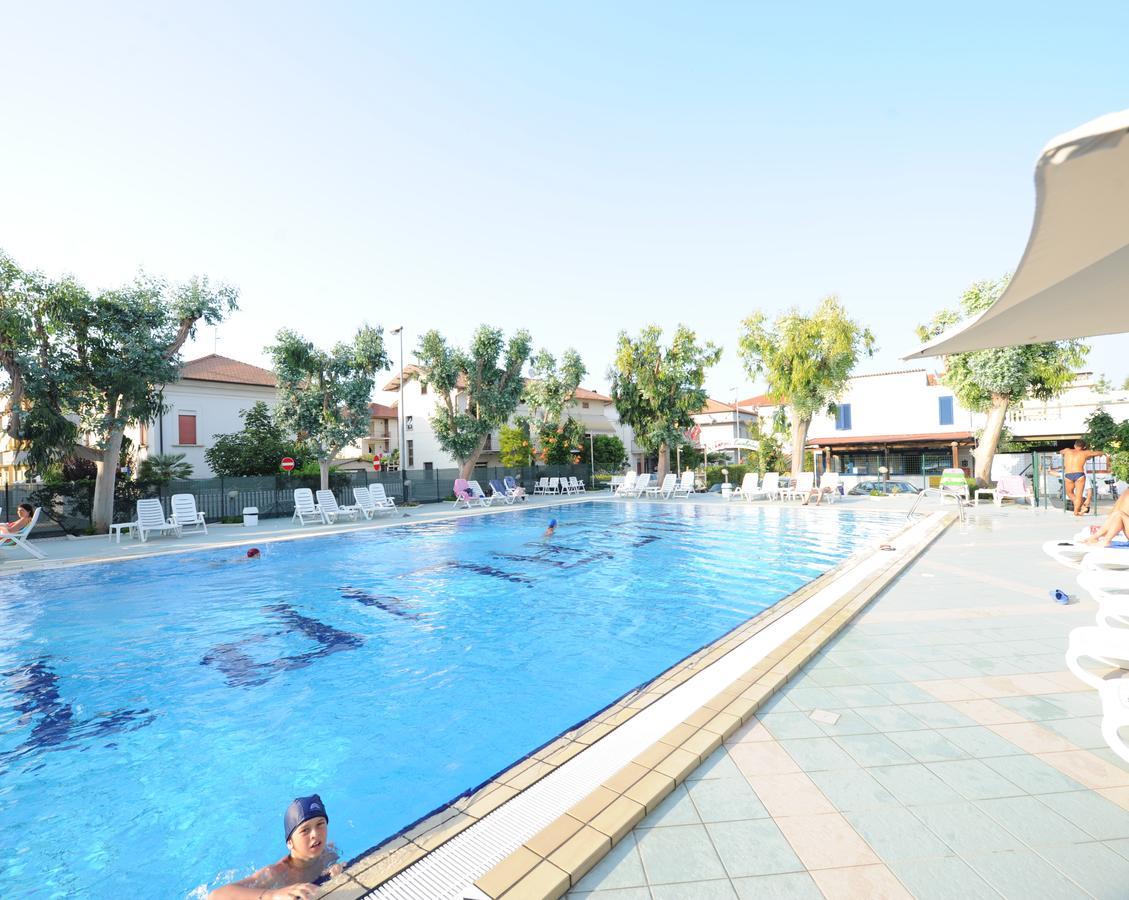 Camping & Village Eucaliptus Alba Adriatica Exterior photo